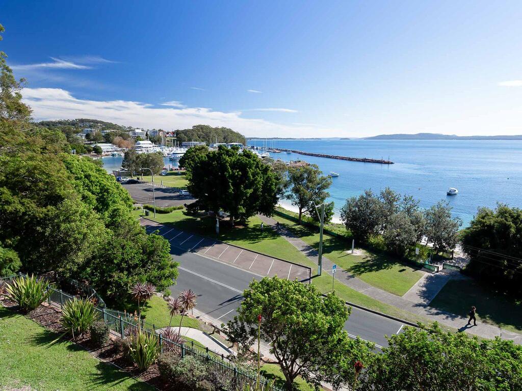 1 'Kiah' 53 Victoria Parade - stunning views wifi aircon just across the road to the water - Accommodation Adelaide