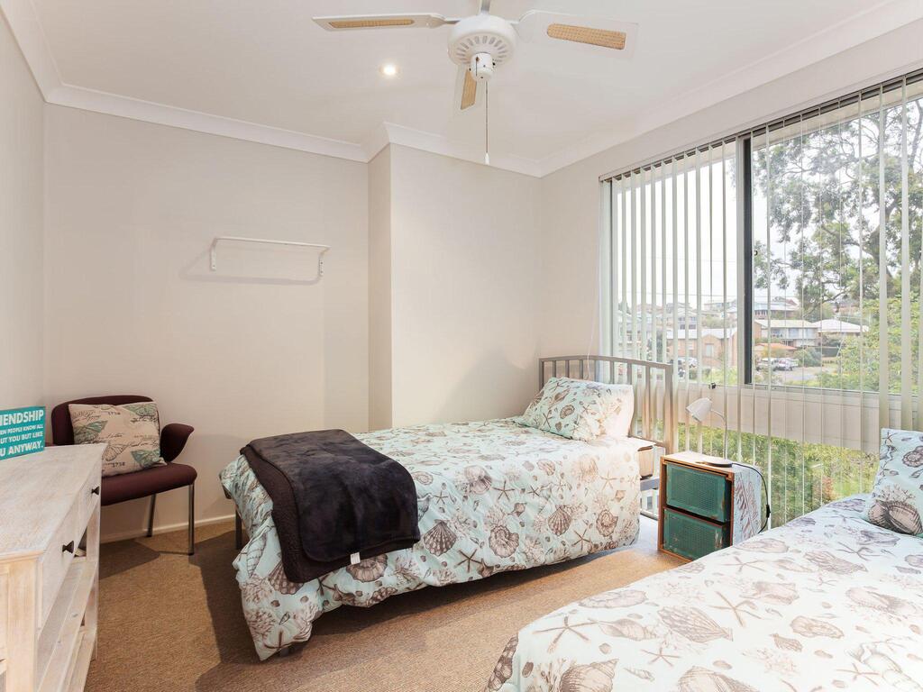 1 'Kooringal', 105 Soldiers Point Road - Waterfront Unit Wth Aircon - Accommodation ACT 2