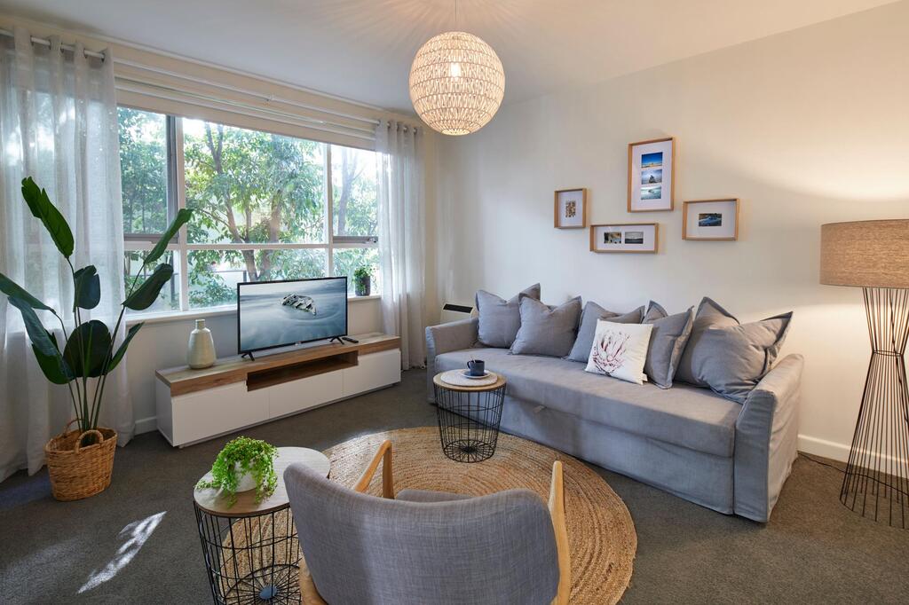 1 Bedroom Apt With Parking Stroll to Elwood Beach - Accommodation Airlie Beach