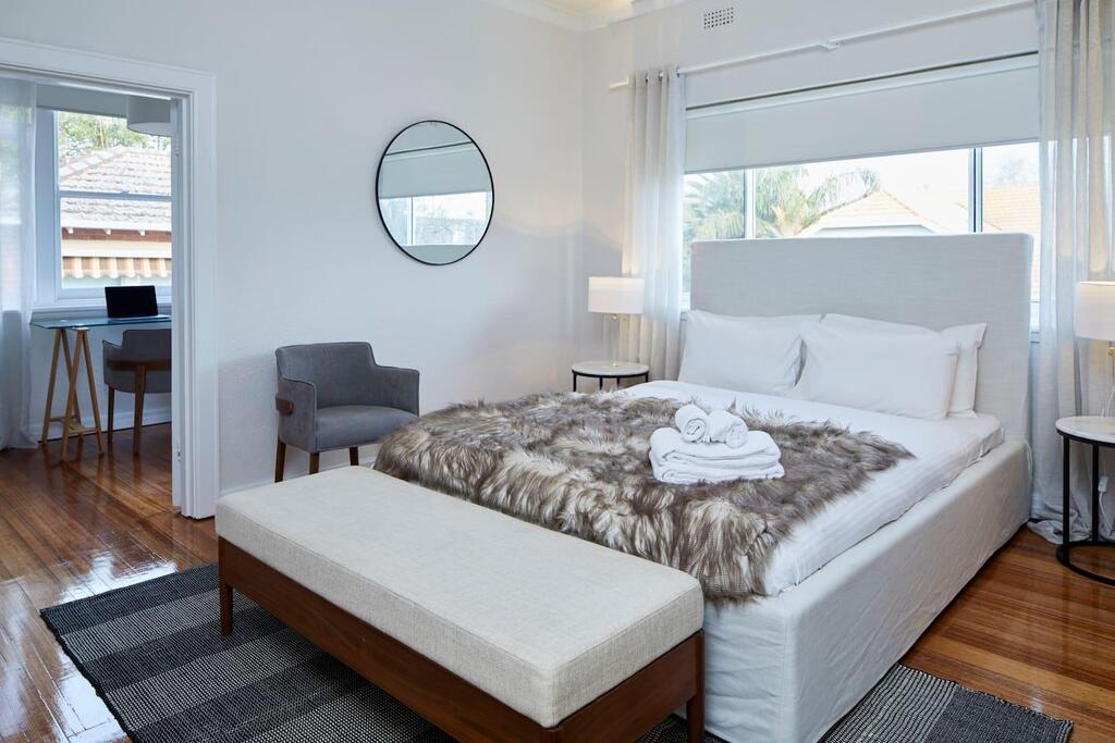 1 Bedroom Art Deco Apt With Study - Accommodation ACT 1
