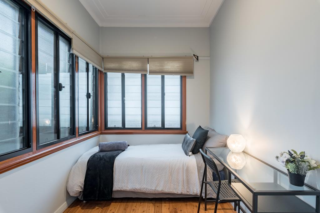 1 Private Single Room in Carramar 1-Minute Walk To Station - SHAREHOUSE