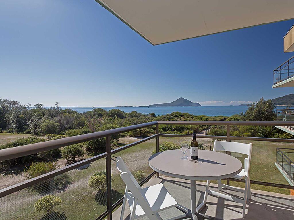 10 'Intrepid' 3 Intrepid Close - Water Views Over Shoal Bay Beach - Accommodation ACT 0