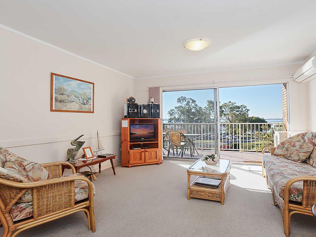 10 'Teramby Court' 104 Magnus Street - In Nelson Bay CBD With Water Views And WIFI - thumb 2