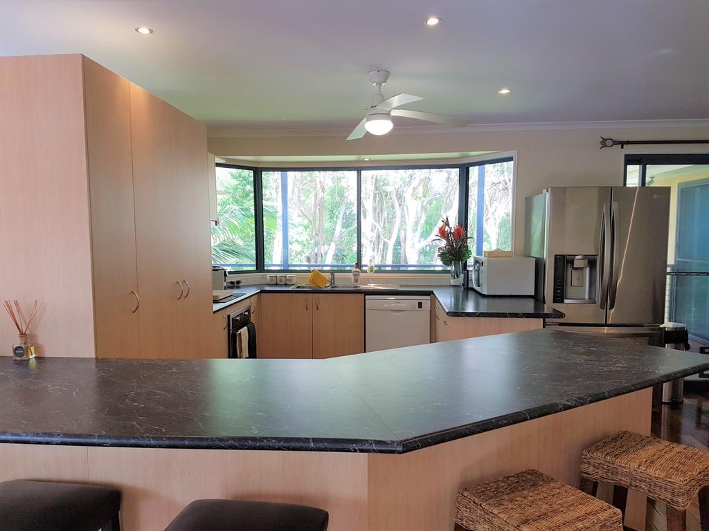 10 Naiad Court -Beach Retreat In The Bush - thumb 2