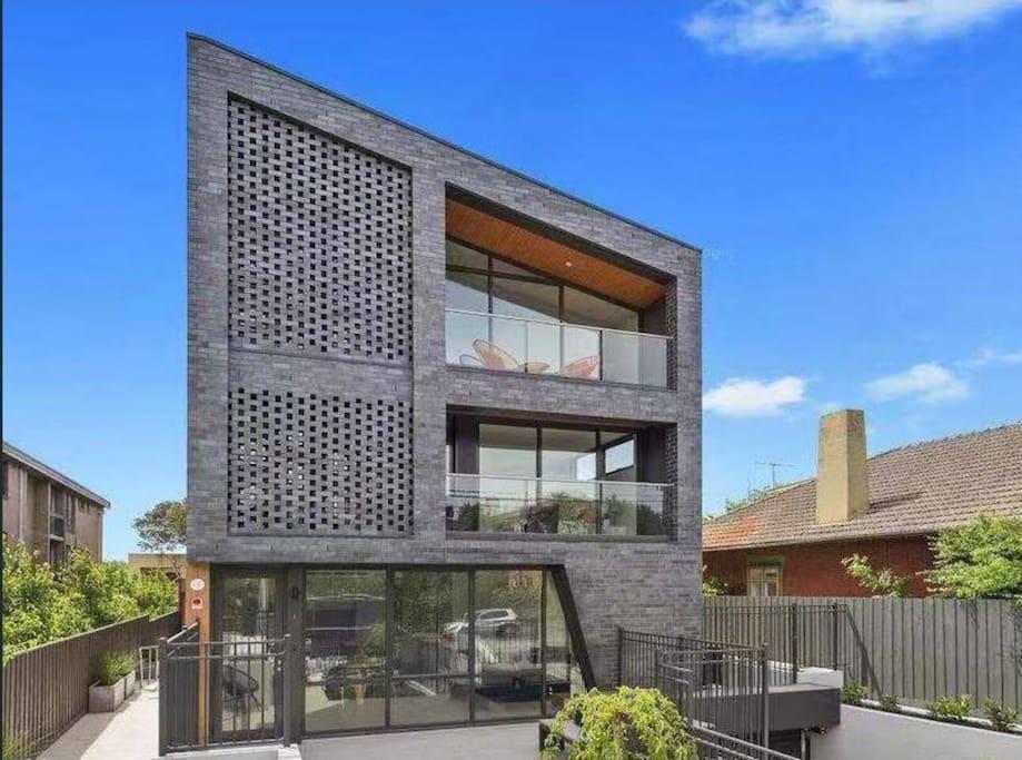 106 Modern Prestige 3-Storey New Establishment - Accommodation Adelaide