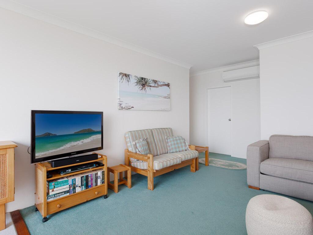12 'Ocean Shores', 27 Weatherly Cl - Waterfront Unit With Sensational Water Views, WIFI & Air Conditioning - thumb 2