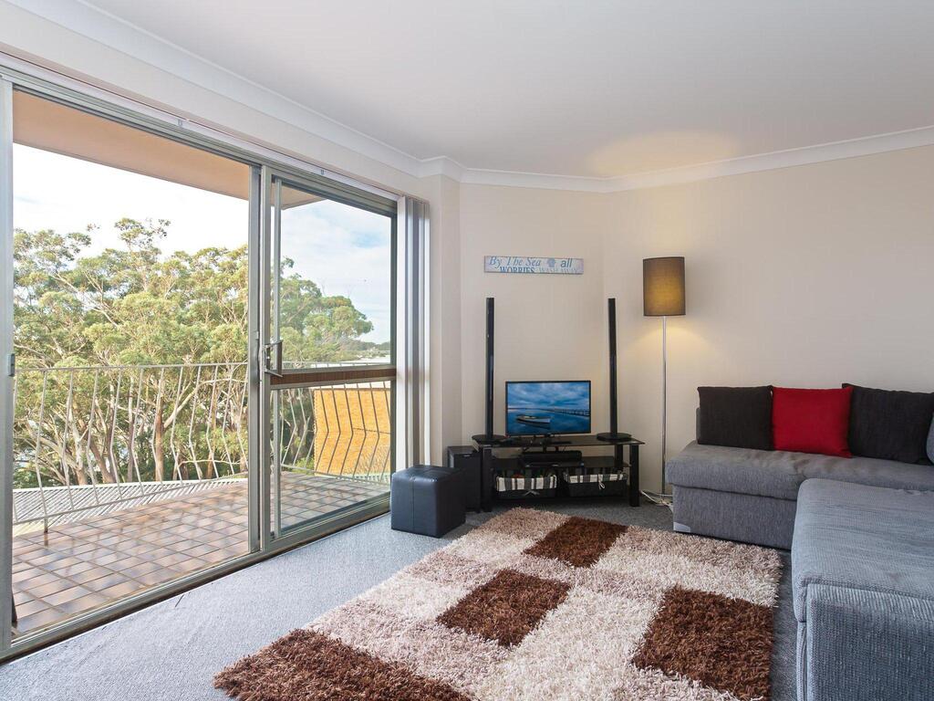 12 'Thurlow Lodge', 6 Thurlow Avenue - Water Views, Pool And Central Location - Accommodation Nelson Bay 1
