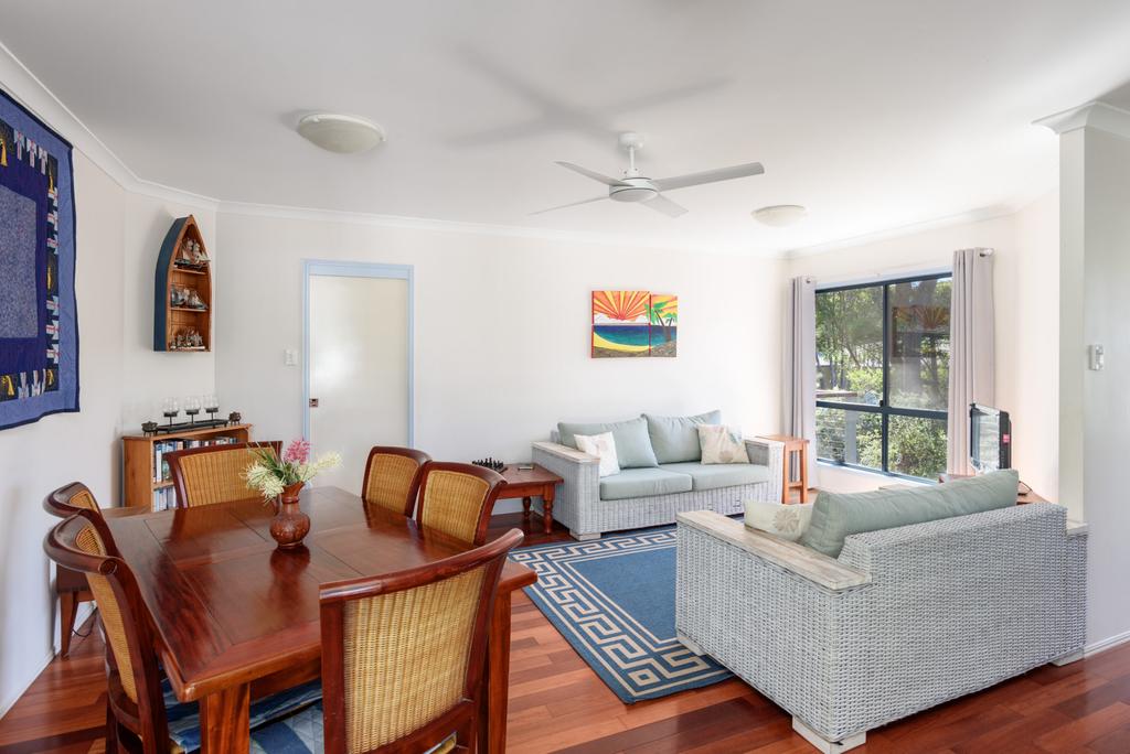 12 Ibis Court - Highset Beach House With Natural Bushland Gardens And Covered Decks - thumb 3