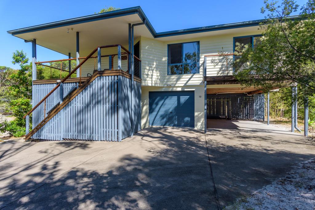 12 Ibis Court - Highset Beach House With Natural Bushland Gardens And Covered Decks - thumb 1