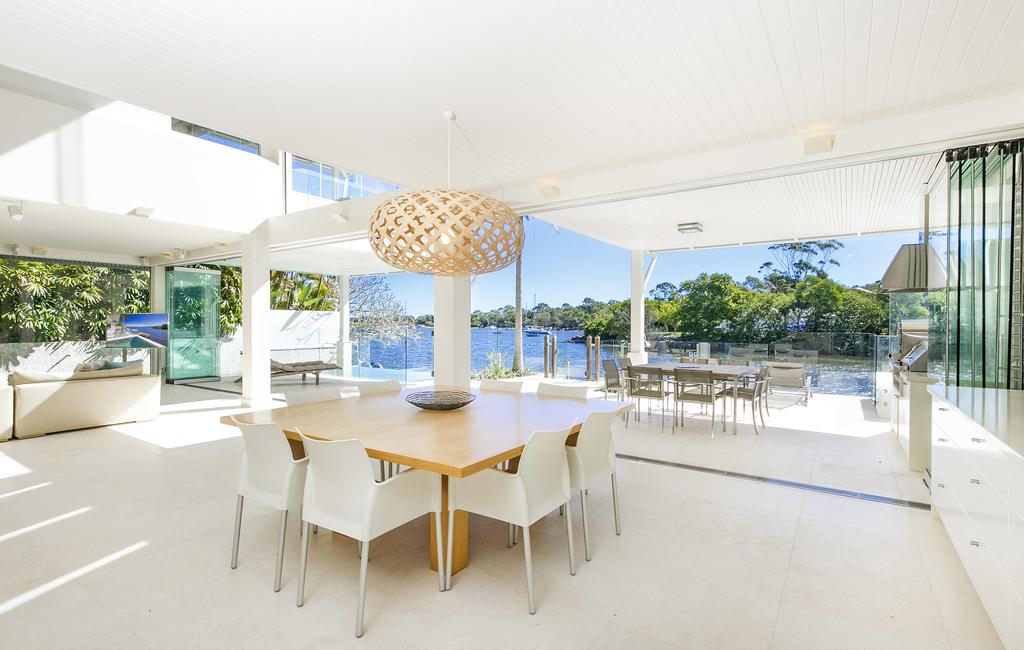 12 Noosa Parade - Accommodation Airlie Beach