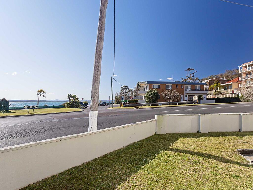 13 'Bayview Towers', 15 Victoria Parade - Ground Floor Unit With Magical Water Views - Accommodation ACT 0