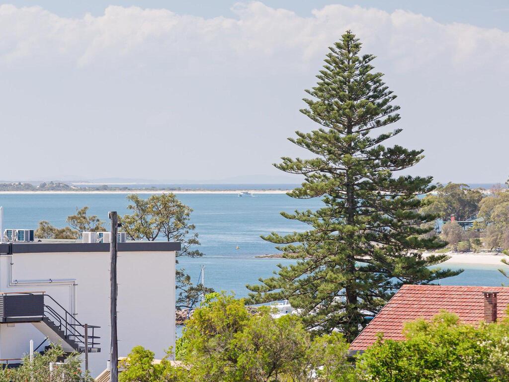 13 'Cote D'Azur', 61 Donald Street - Lovely Unit With Air Con, Pool, Lift And WiFi - thumb 0