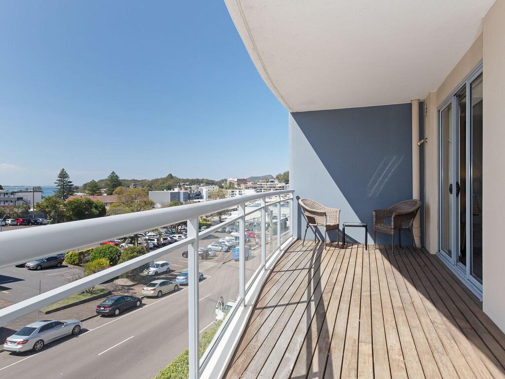 13 'Cote D'Azur', 61 Donald Street - Lovely Unit With Air Con, Pool, Lift And WiFi - thumb 2