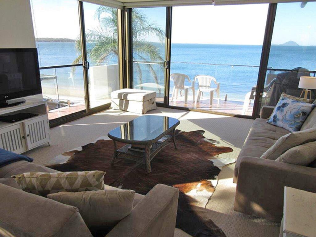 13 'Harbourside' 3-7 Soldiers Point Road - fantastic waterfront unit - Accommodation BNB