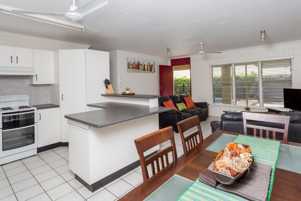 14 Double Island Drive - Rainbow Beach, Large Holiday House With Pool,Pets Welcome, Free Wi-Fi - thumb 2