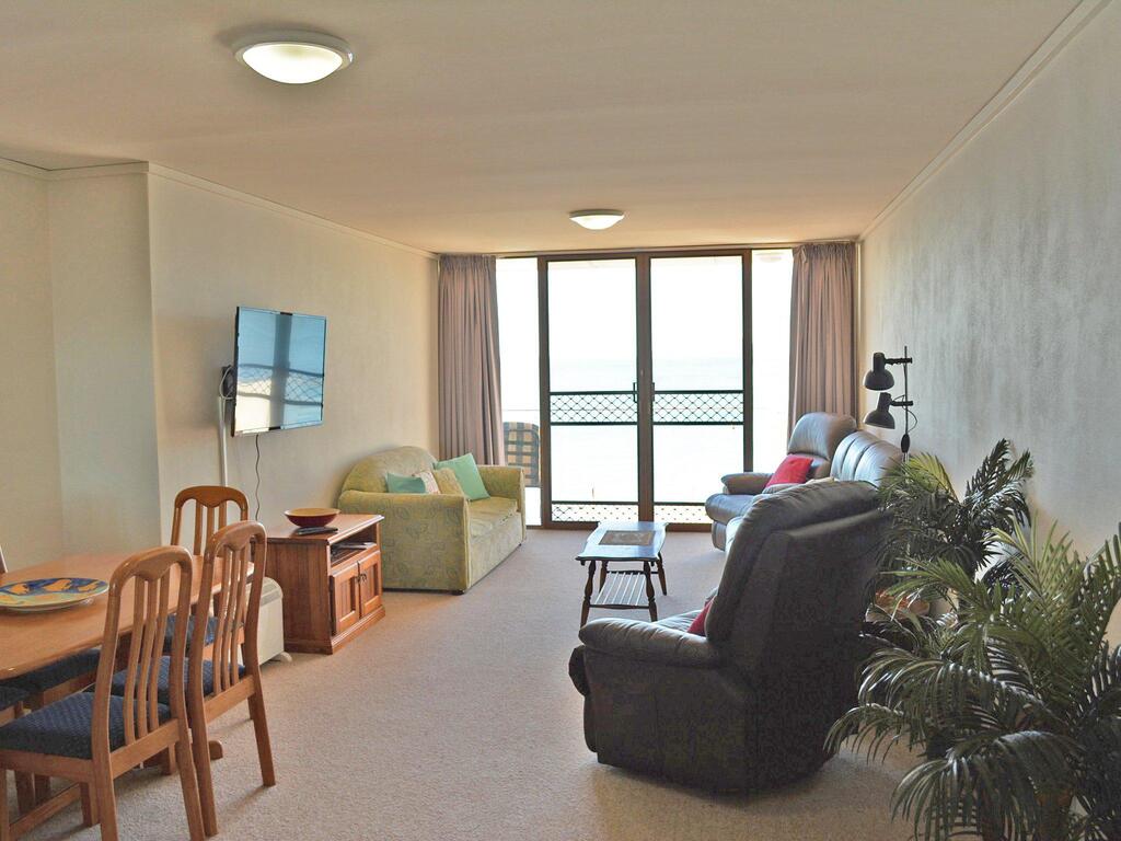 15 'Harbourside' 3-7 Soldiers Point Road - Right On The Waterfront - Accommodation ACT 1