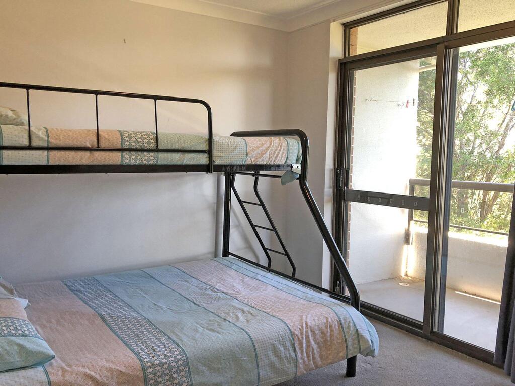 15 'The Commodore' 9-11 Donald Street - Great Unit Only A Short Walk To CBD - Accommodation ACT 1