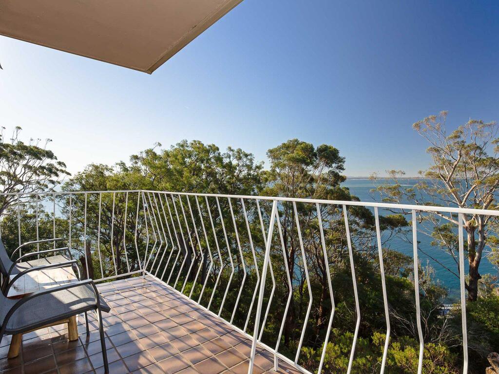 15 'Thurlow Lodge', 6 Thurlow Avenue - Fantastic Unit With Water Views & Pool In Complex - thumb 1