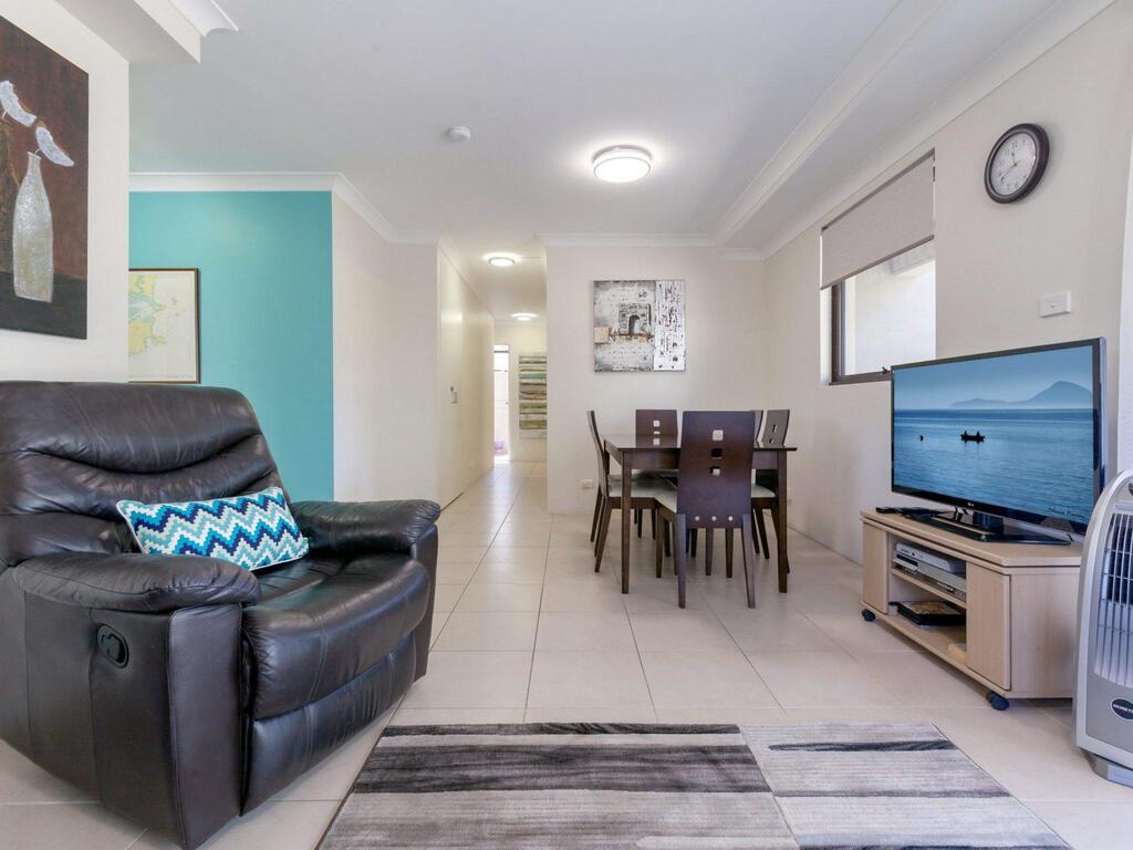 16 'Carindale' 19-23 Dowling St - Ground Floor, Foxtel, Pool And Tennis Court - Accommodation ACT 3