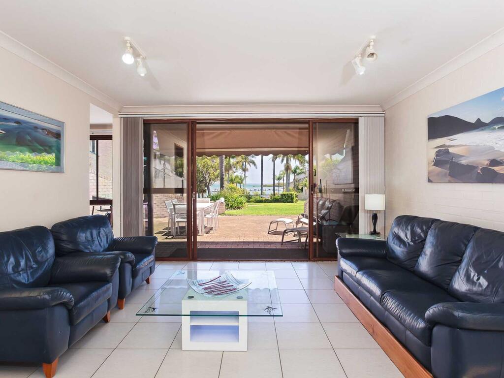 16 'The Moorings' 4 Cromarty Road - Waterfront property with Pool  Air conditioning - New South Wales Tourism 