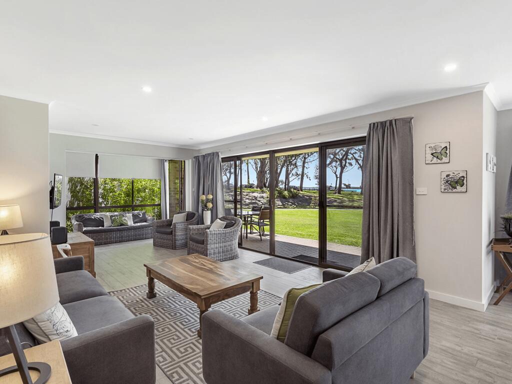 19 'Bay Parklands', 2 Gowrie Avenue - Ground Floor Renovated Unit With Water Views & WIFI - Accommodation ACT 0