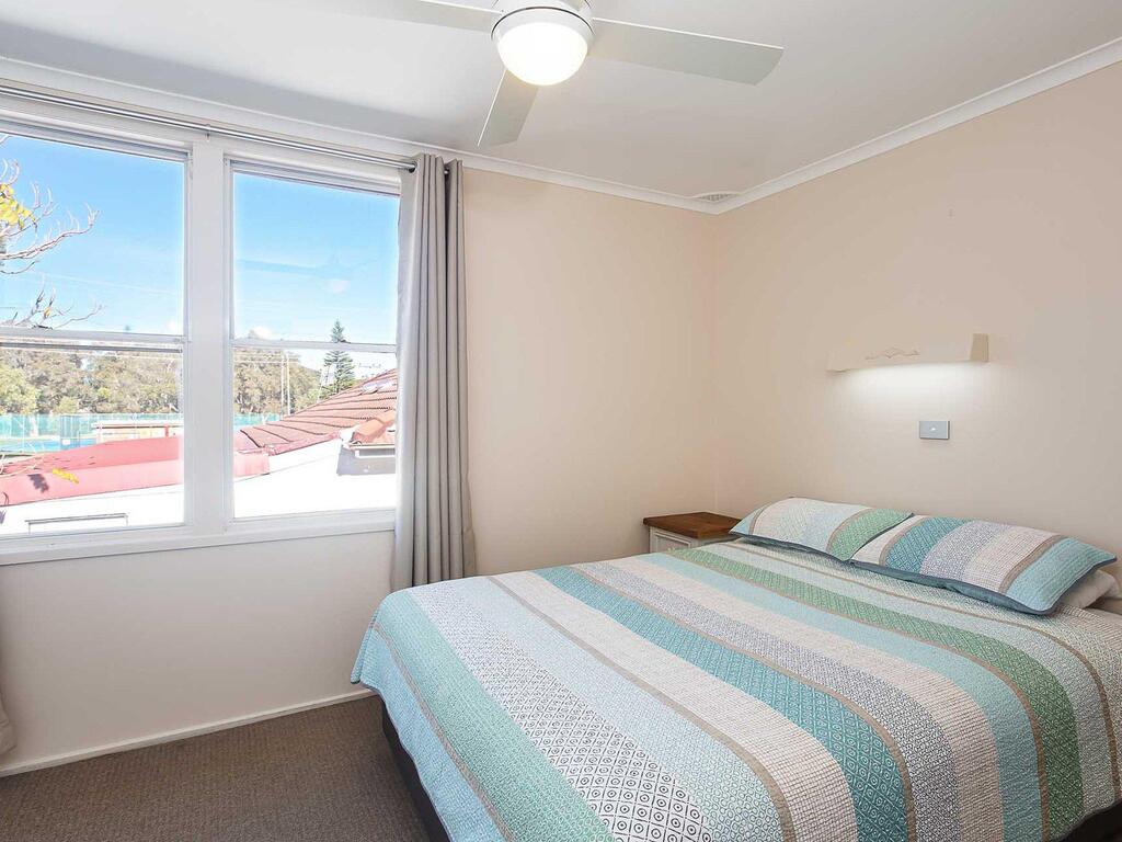 2 'Hibiscus Court' 9 Government Road - Fantastic Air Conditioned 3 Bedroom Unit - thumb 3