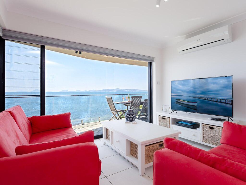 2 'Lanimer' 14 Mitchell Street - Beautiful Waterfront Property With Spectacular Views - Accommodation ACT 2