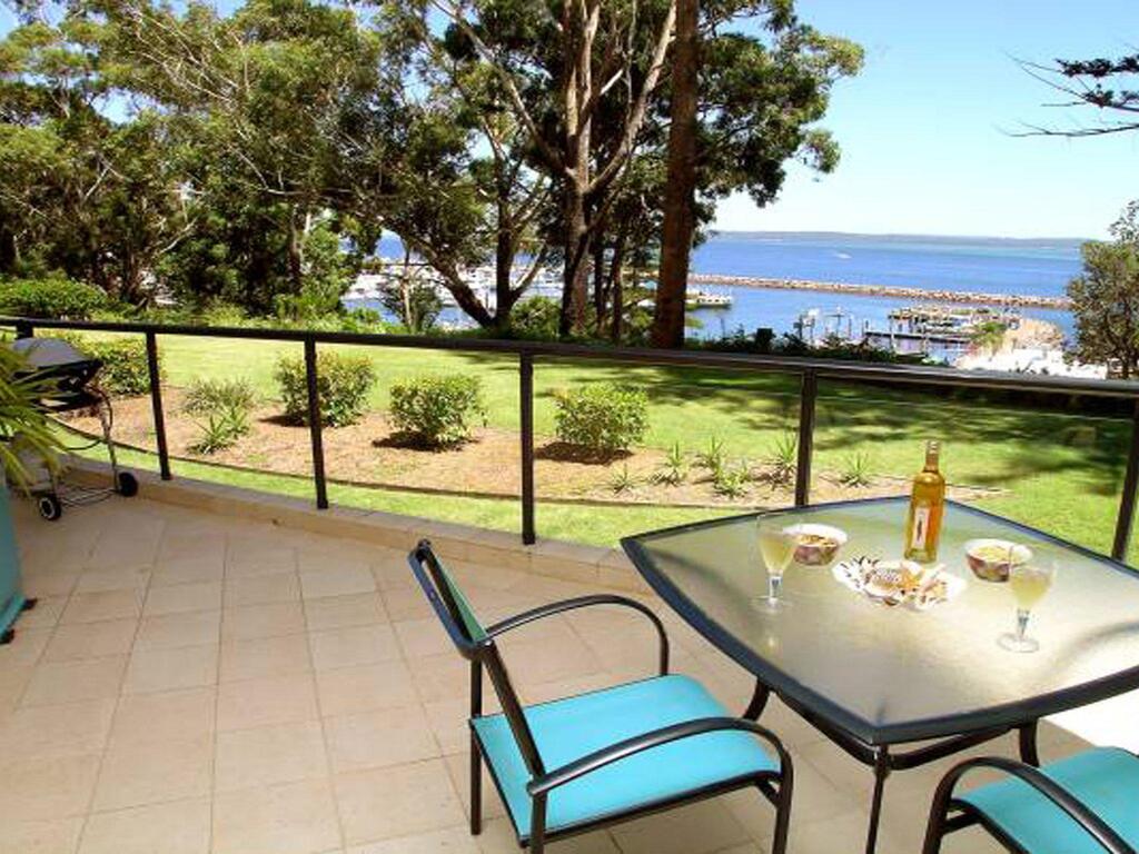 2 'Magnus Pines' 52-56 Magnus Street - Stunning Unit With Aircon, Water Views & Foxtel - Accommodation ACT 0