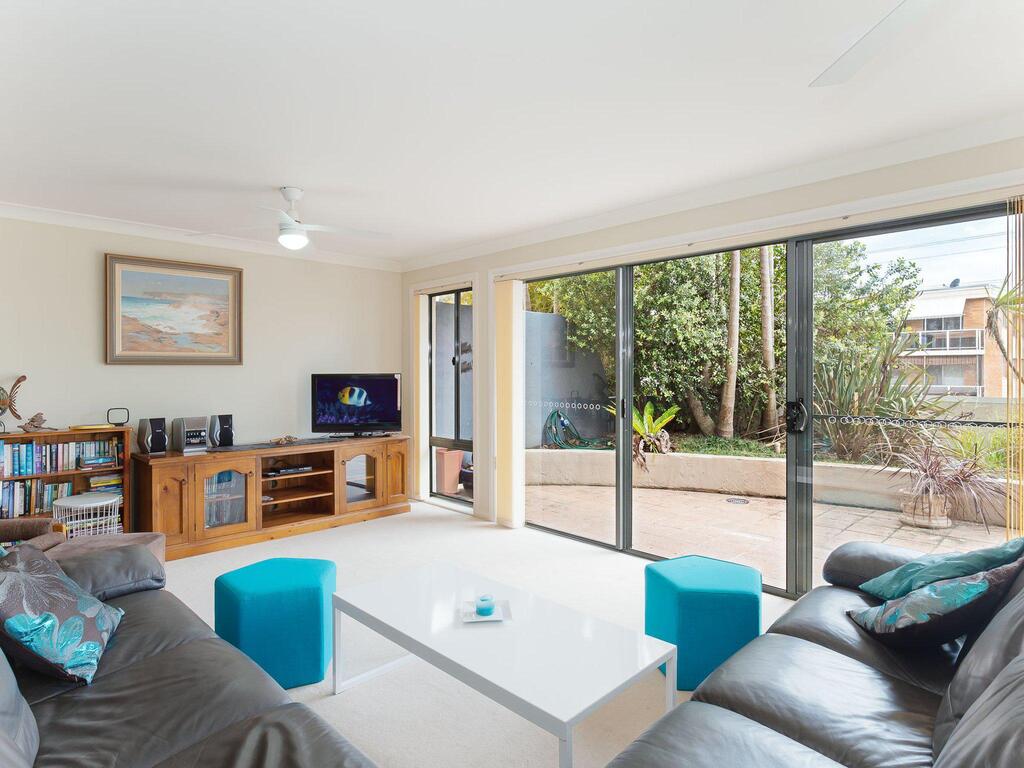2 'Peninsula Waters' - Three Bedroom Unit With Spacious Private Courtyard & WIFI - Accommodation ACT 3
