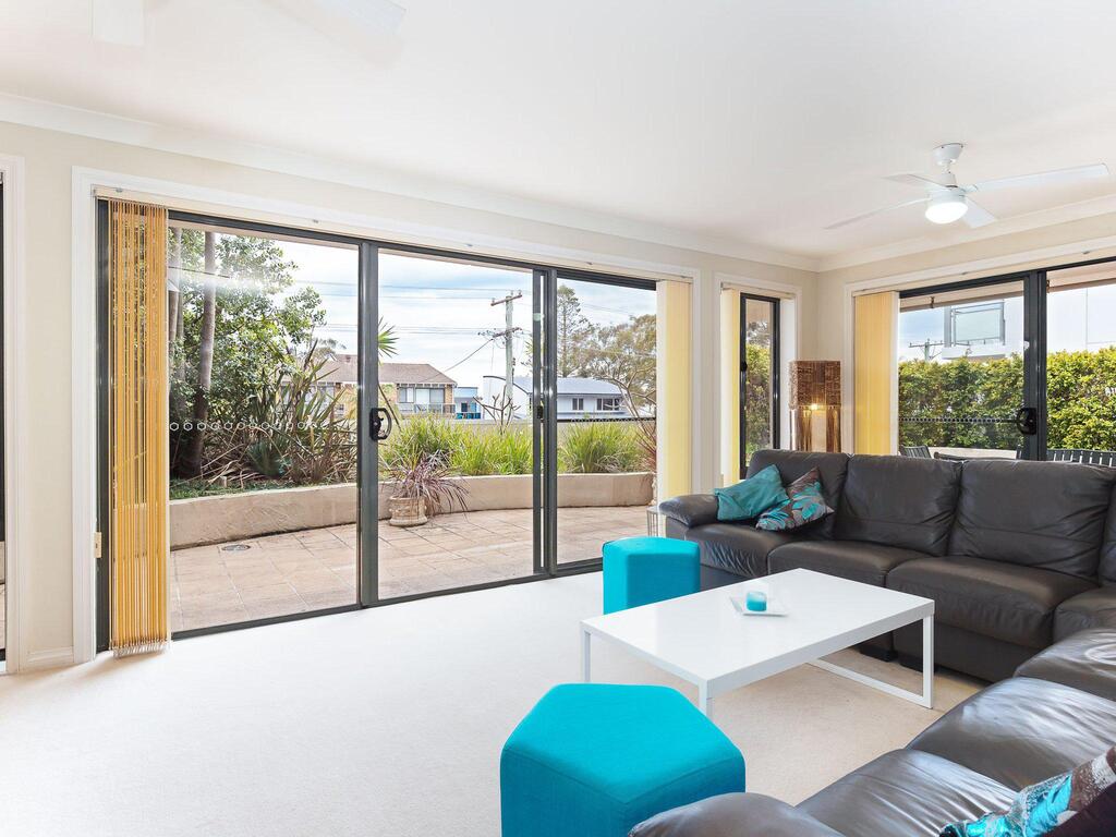 2 'Peninsula Waters' - Three Bedroom Unit With Spacious Private Courtyard & WIFI - Accommodation ACT 2