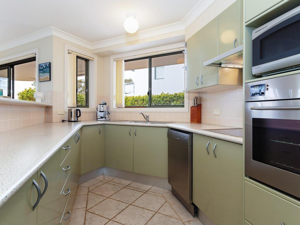 2 'Peninsula Waters' - three bedroom unit with spacious private courtyard  WIFI - South Australia Travel