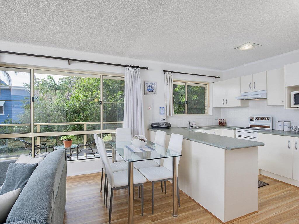 2 'Shoal Court', 7 Lillian Street - Fabulous Location With Water Views - Accommodation ACT 3