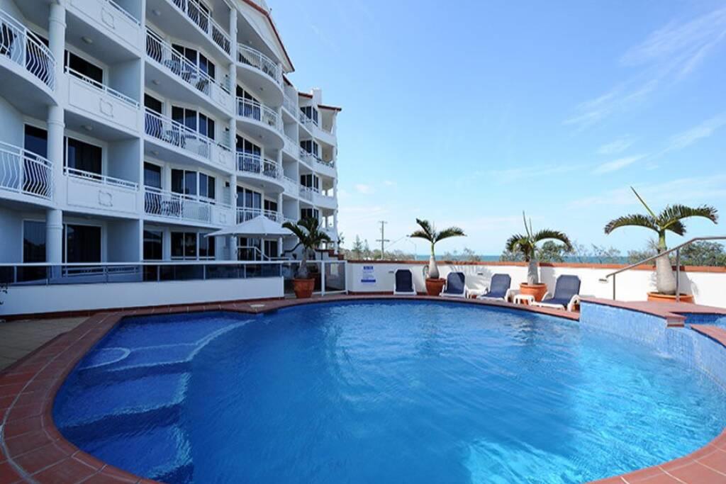 2 Bedroom Alex Unit - Ocean Pool and Park Views - Accommodation Airlie Beach