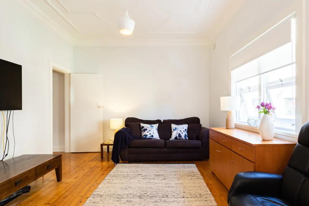 2 Bedroom Garden Apartment by Bondi Beach - Accommodation BNB