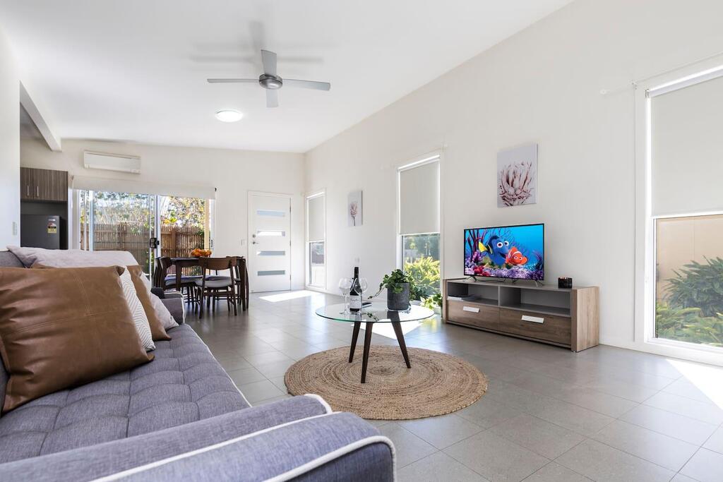 2 Bedroom w/Parking Near Central Cessnock - Accommodation Airlie Beach