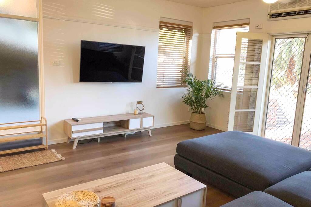 2 Bedroom SHORT walk to CBDBEACH and DARBY ST - Accommodation Adelaide