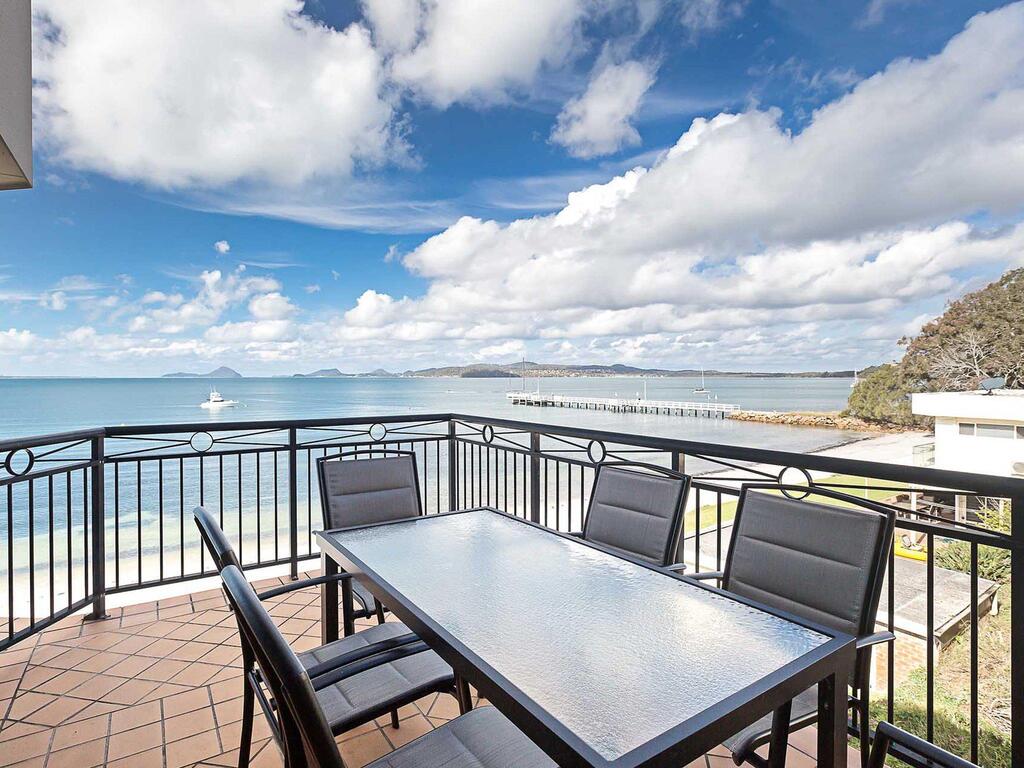 2/137 Soldiers Point Road - luxury unit on the waterfront with aircon and free unlimited Wi Fi - Accommodation Adelaide