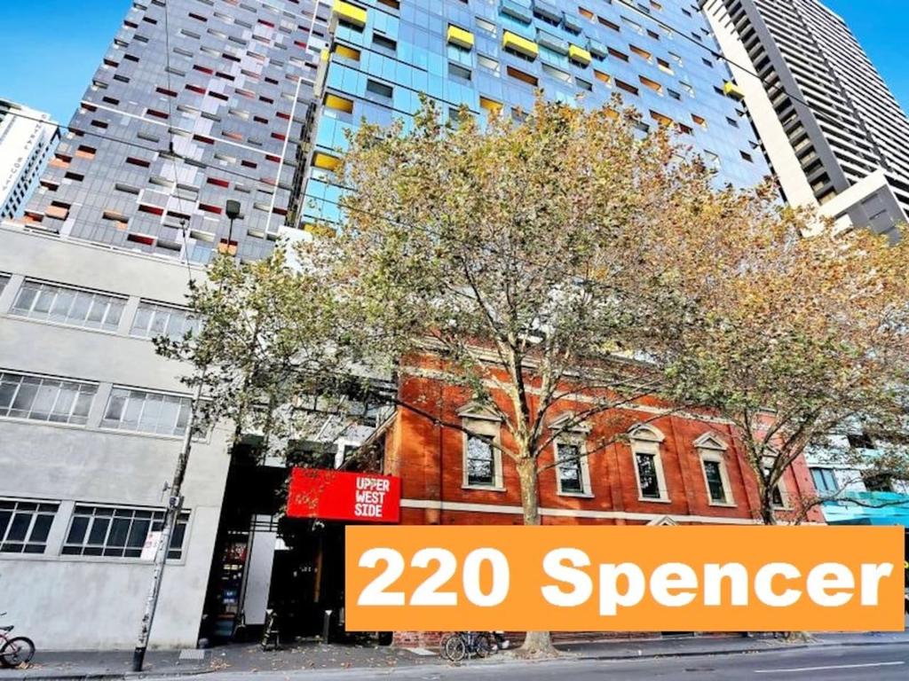 2BR 2BATH + CAR = QUALITY & STYLE IN MELBOURNE CBD - Accommodation ACT 1