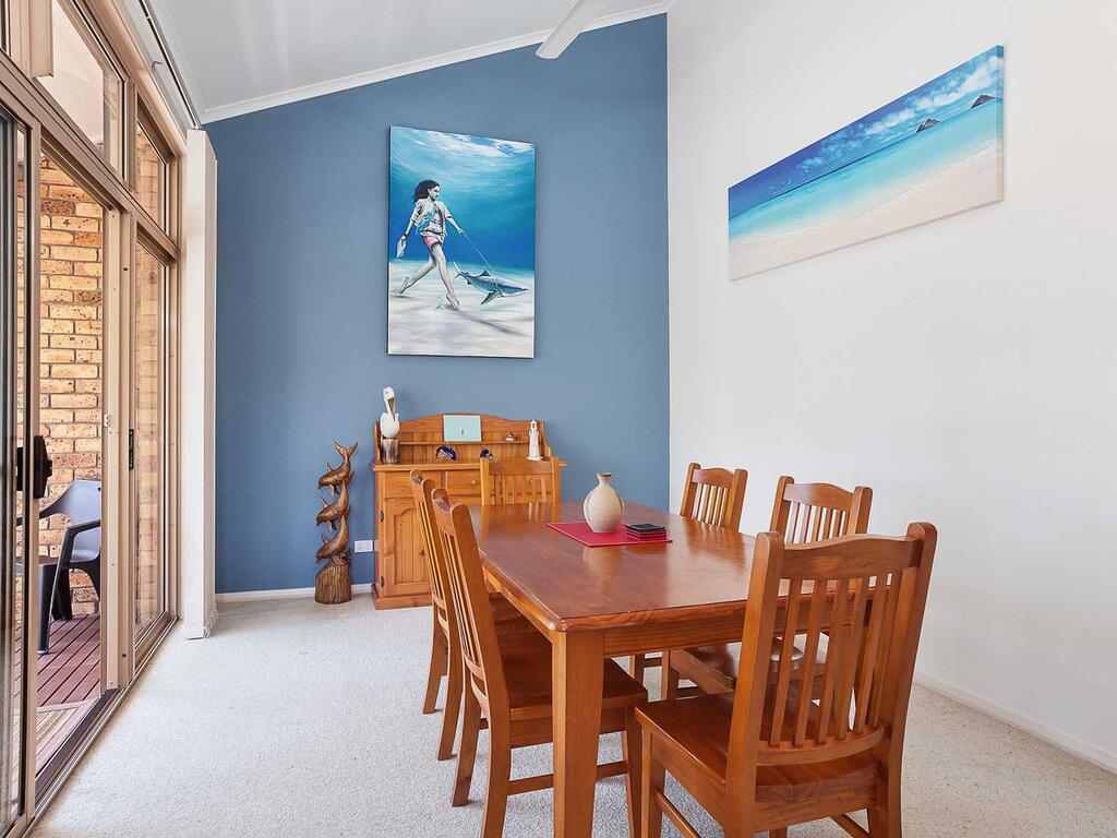 3 'Ambleside' 9 Shoal Bay Avenue - Air Con, WIFI And Close To The Water And Shoal Bay Shops - thumb 1