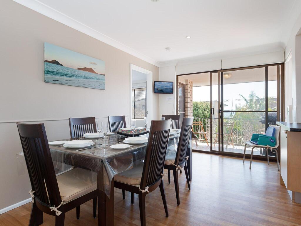 3 'ENDEAVOUR', 13 ONDINE CL - LARGE THREE BEDROOM UNIT WITH FILTERED WATER VIEWS - thumb 1