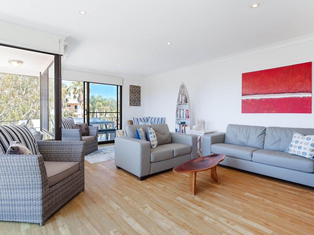 3 'ENDEAVOUR', 13 ONDINE CL - LARGE THREE BEDROOM UNIT WITH FILTERED WATER VIEWS - thumb 2