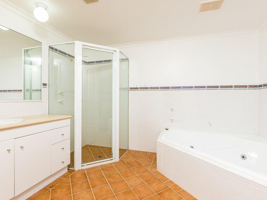 3 'Peninsula Waters', 2-4 Soldiers Point Rd - Beautiful Air Conditioned Unit With Pool, Lift & WIFI - thumb 1