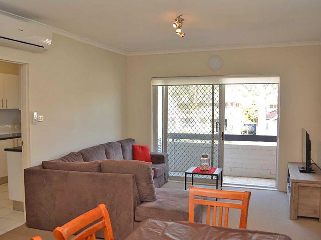 3 'Silvana Court', 26 Ajax Avenue - Neat Unit With Air Conditioning - Accommodation ACT 2
