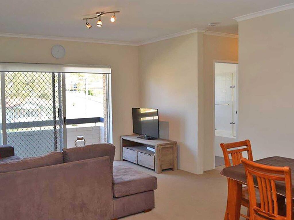3 'Silvana Court', 26 Ajax Avenue - Neat Unit With Air Conditioning - thumb 1