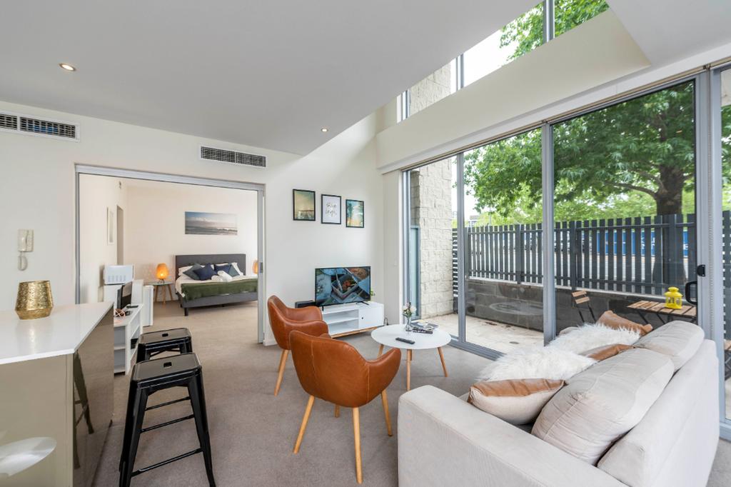 3 BDR Stylish City Retreat // Close To All And Everything In Canberra - Accommodation ACT 2