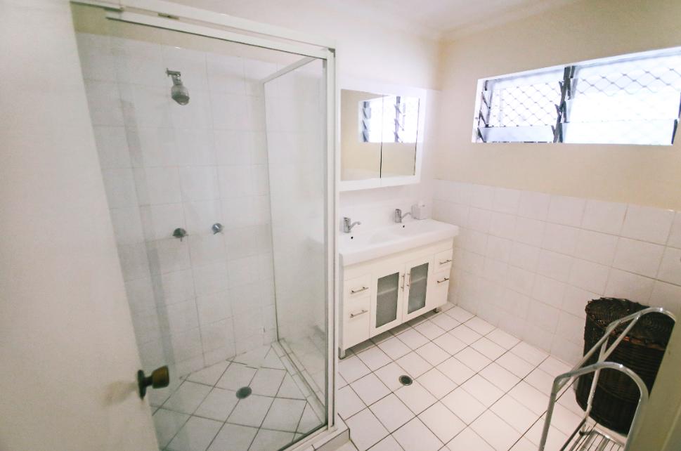 3 Bedroom Apartment // Spence St - Accommodation Cairns 2