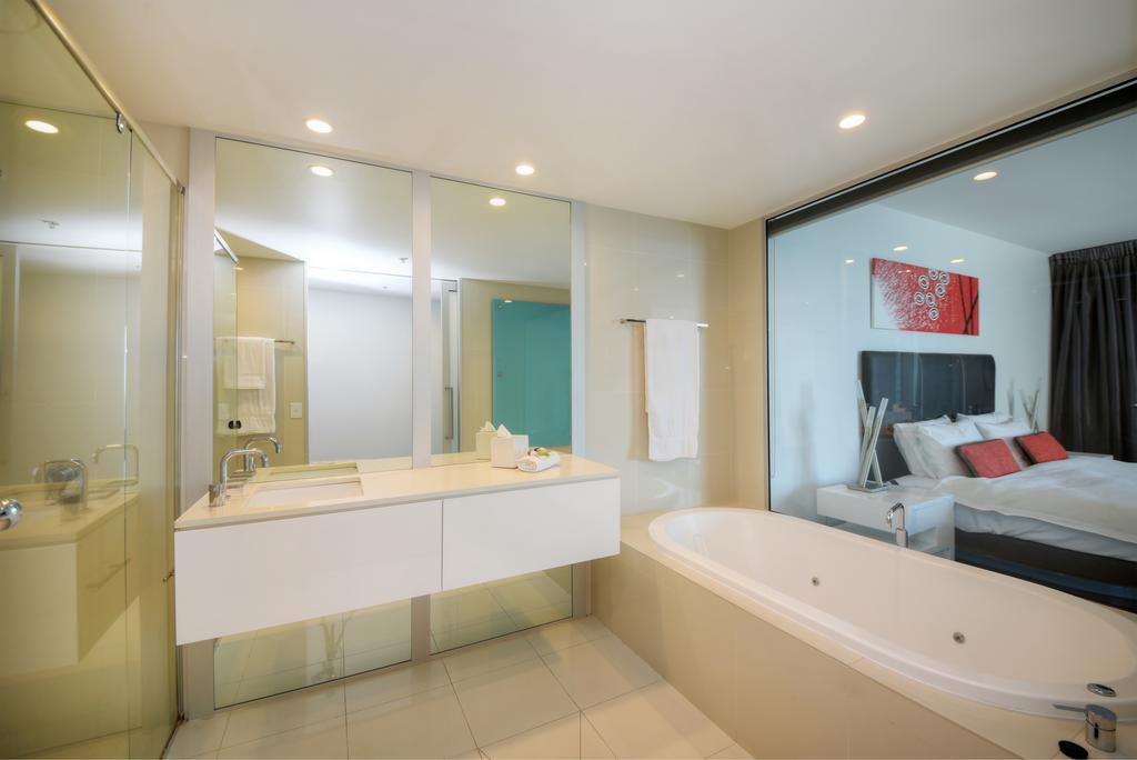 3 Bedroom Ocean View Private Apartment In Surfers Paradise - Accommodation ACT 3