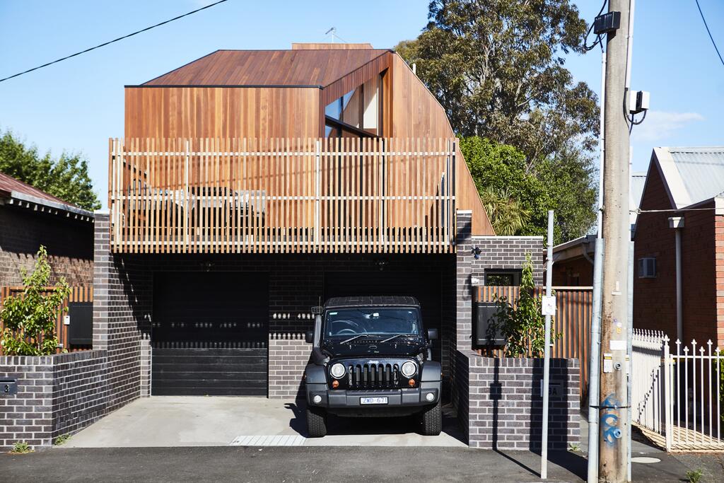 3-Bed House With Rooftop And Parking Near Yarra Park - thumb 1