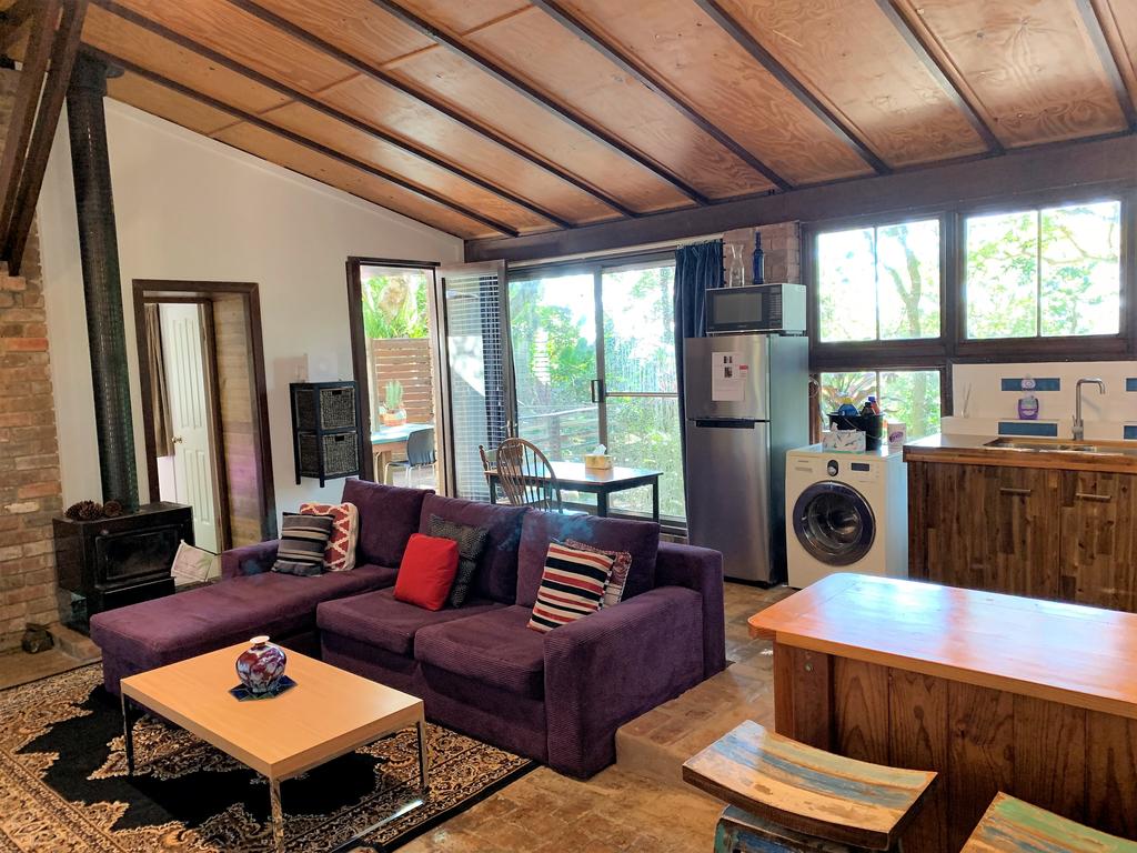305 Montville - The Artist's Cottage - Accommodation Airlie Beach