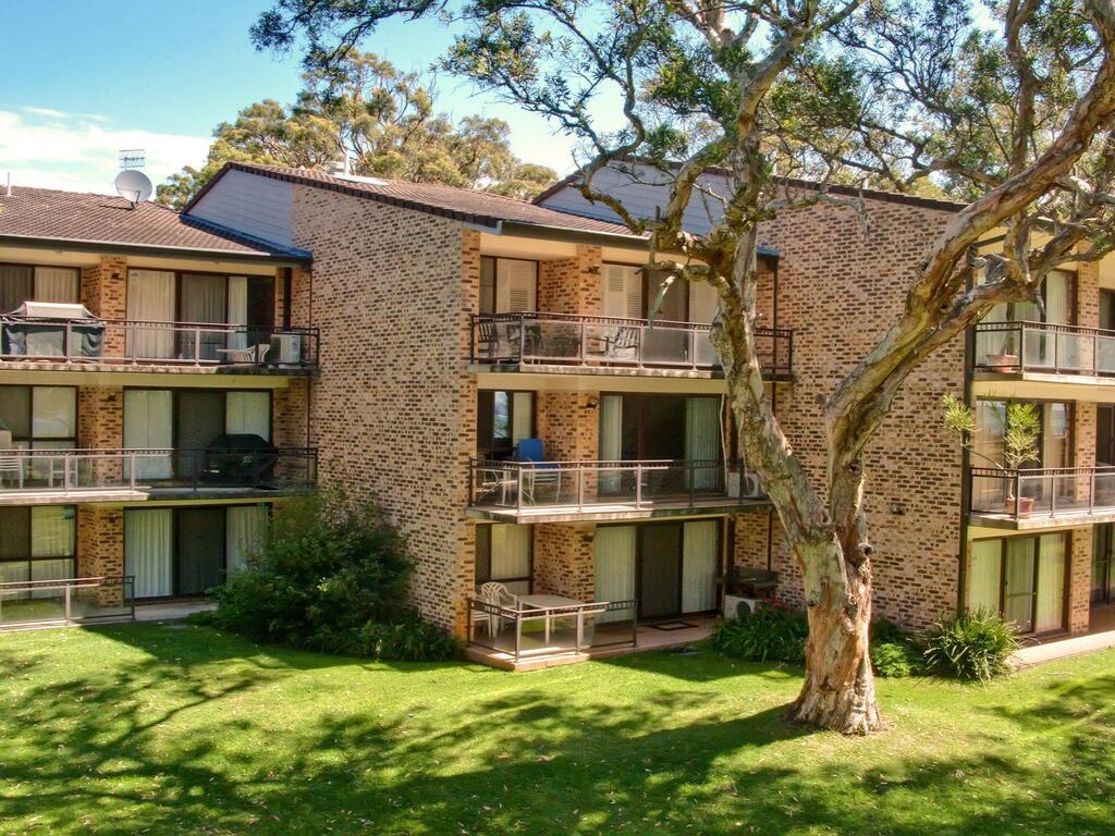 32 'Bay Parklands', 2 Gowrie Avenue - Fantastic Unit With Air Conditioning, Pool, Tennis Court & Spa - thumb 3